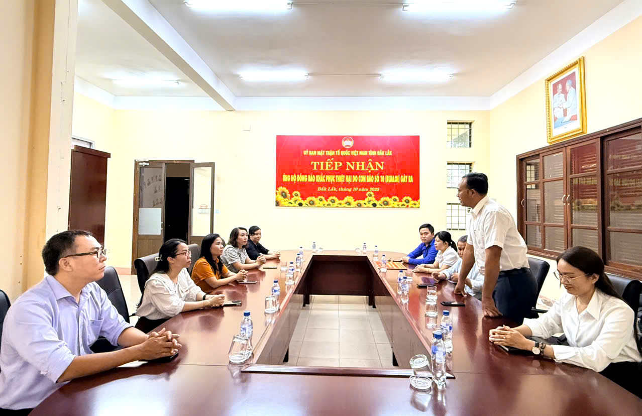 Quang cảnh buổi tiếp nhận